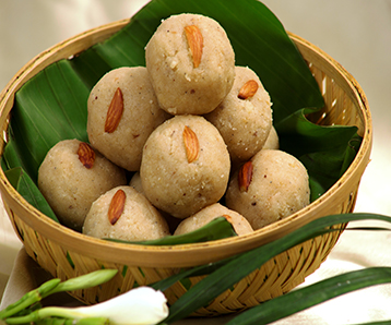 Rava-Naral Ladoo - 12 pieces (रवा-नारळ लाडू) [ pure cow ghee ]